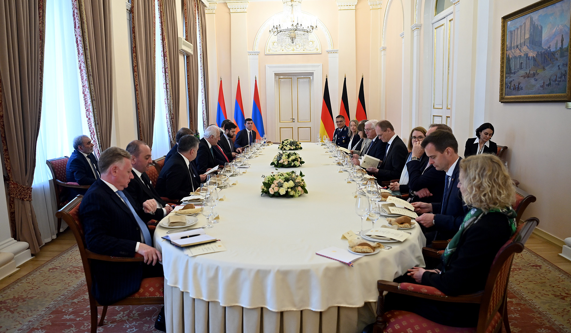 Ի պատիվ Գերմանիայի նախագահ Ֆրանկ-Վալտեր Շտայնմայերի նախագահ Վահագն Խաչատուրյանի անունից տրվել է պաշտոնական ճաշ