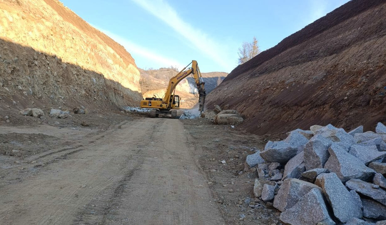 Մեծ թափ են ստացել Քաջարան-Ագարակ ճանապարհահատվածի կառուցման աշխատանքները