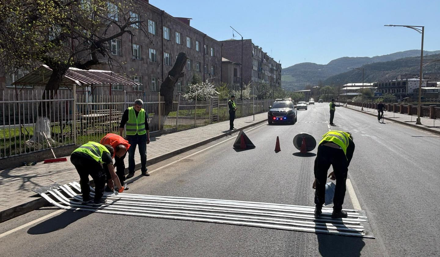 Վայոց ձորի և Սյունիքի մարզերի մի շարք վթարավտանգ ճանապարհահատվածներում աղմկոտ գոտիներ են տեղադրվում