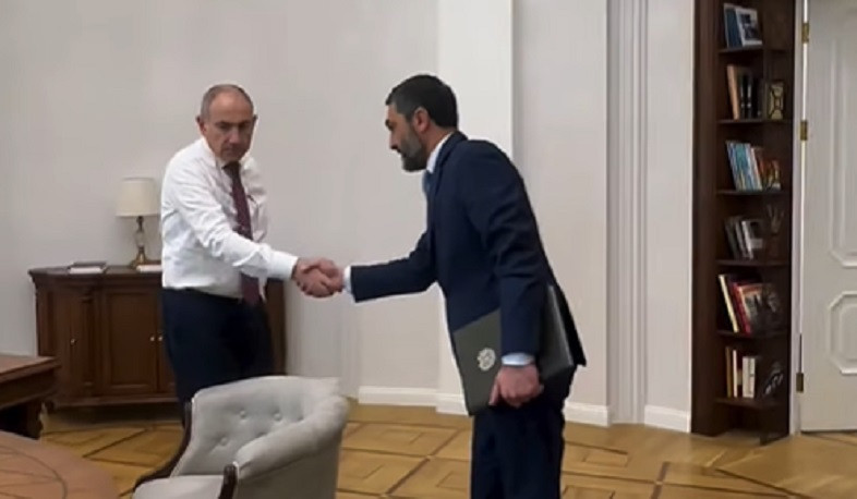 Նիկոլ Փաշինյանն աշխատանքային հանդիպում է ունեցել շրջակա միջավայրի նախարար Հակոբ Սիմիդյանի հետ