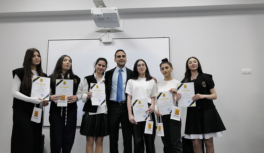 Յուրաքանչյուր աշակերտ գրանցած իր հաջողությամբ ոչ միայն իր ապագան է կերտում, այլև մեր երկրի ու քաղաքի. Տիգրան Ավինյան