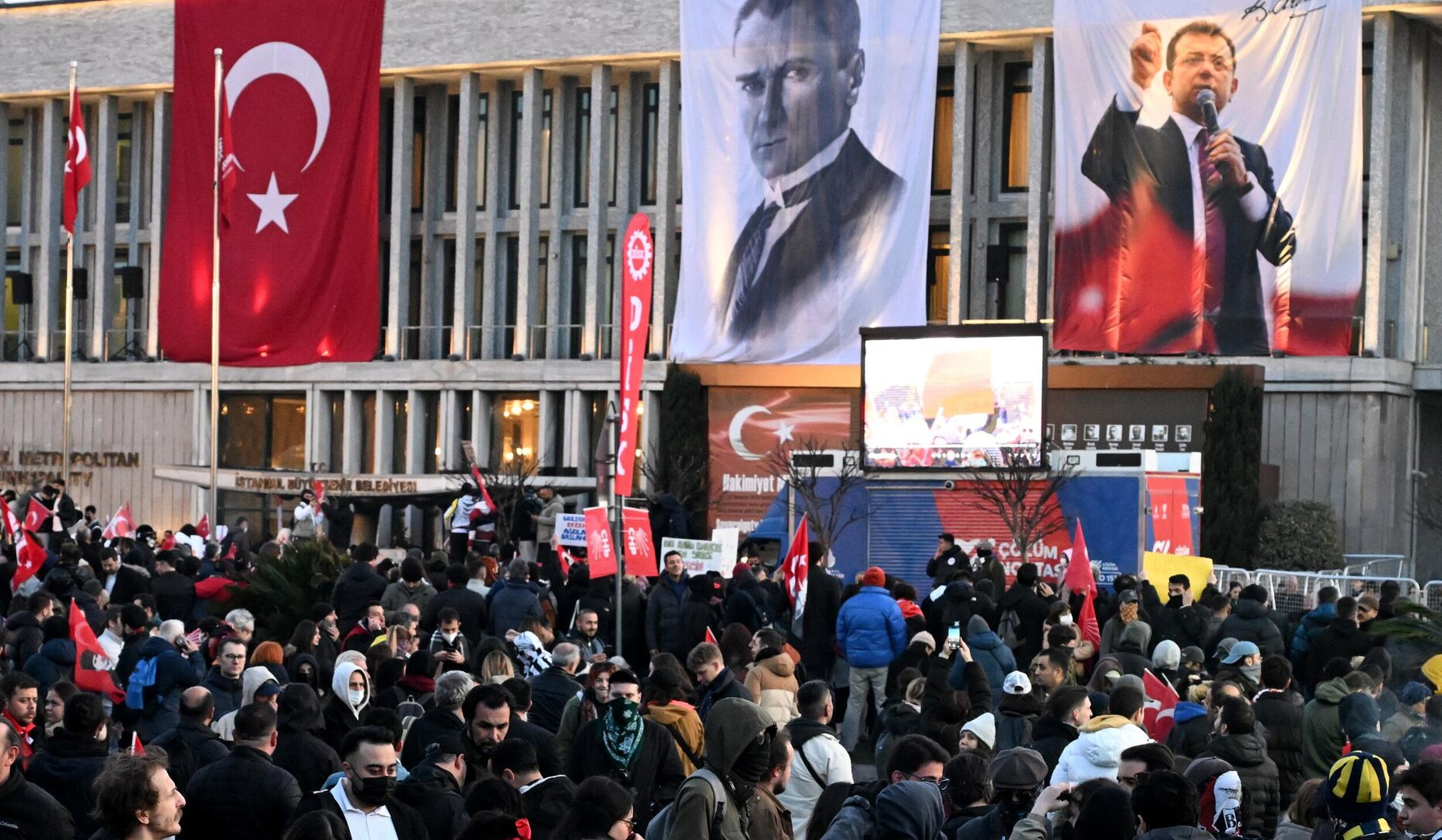 В Стамбуле продолжаются массовые протесты