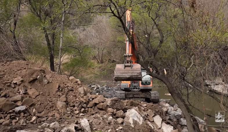 Երևանում գետերի հուները մաքրվում են տարատեսակ աղբից