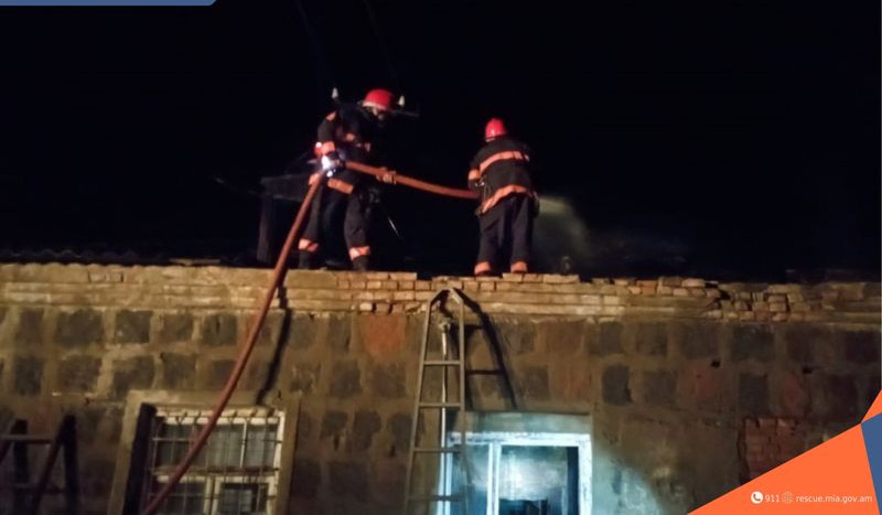 Քարկոփ գյուղի սկզբնամասում այրվել է տան տանիք