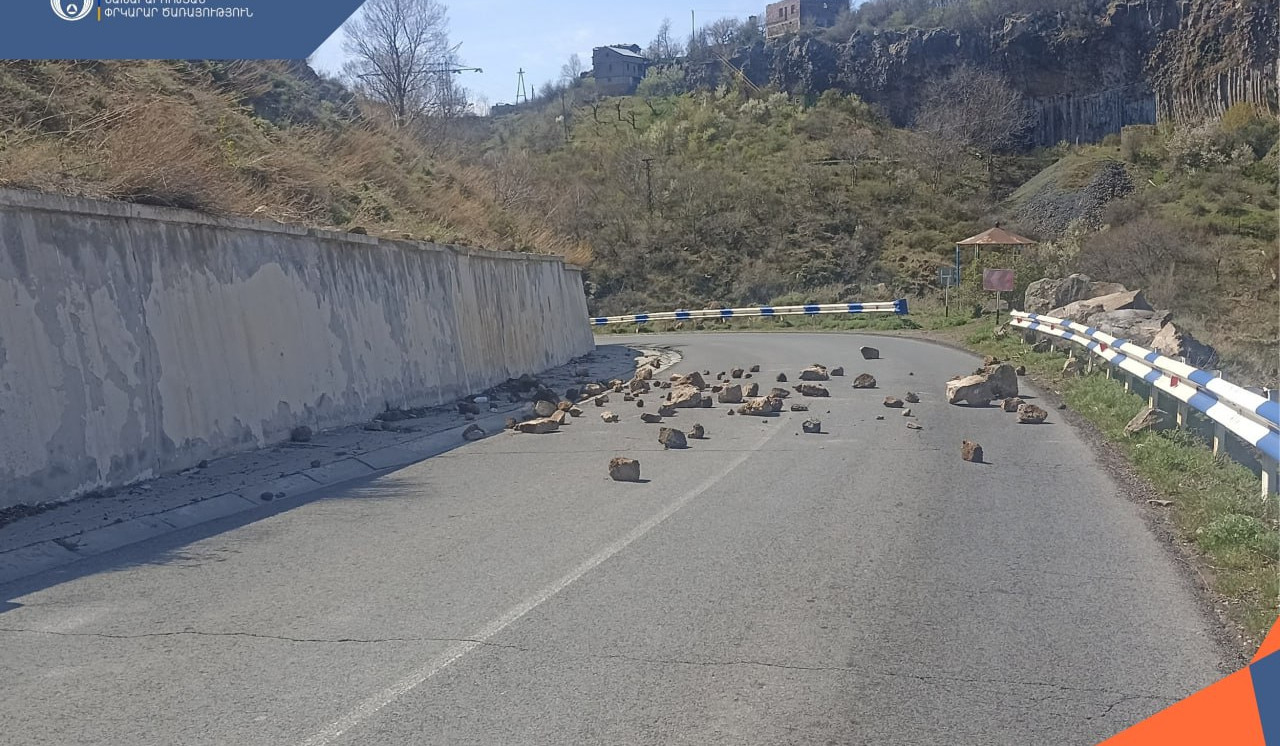Կարենիս գյուղի ավտոճանապարհին իրականացվել են հարկադիր քարաթափման աշխատանքներ