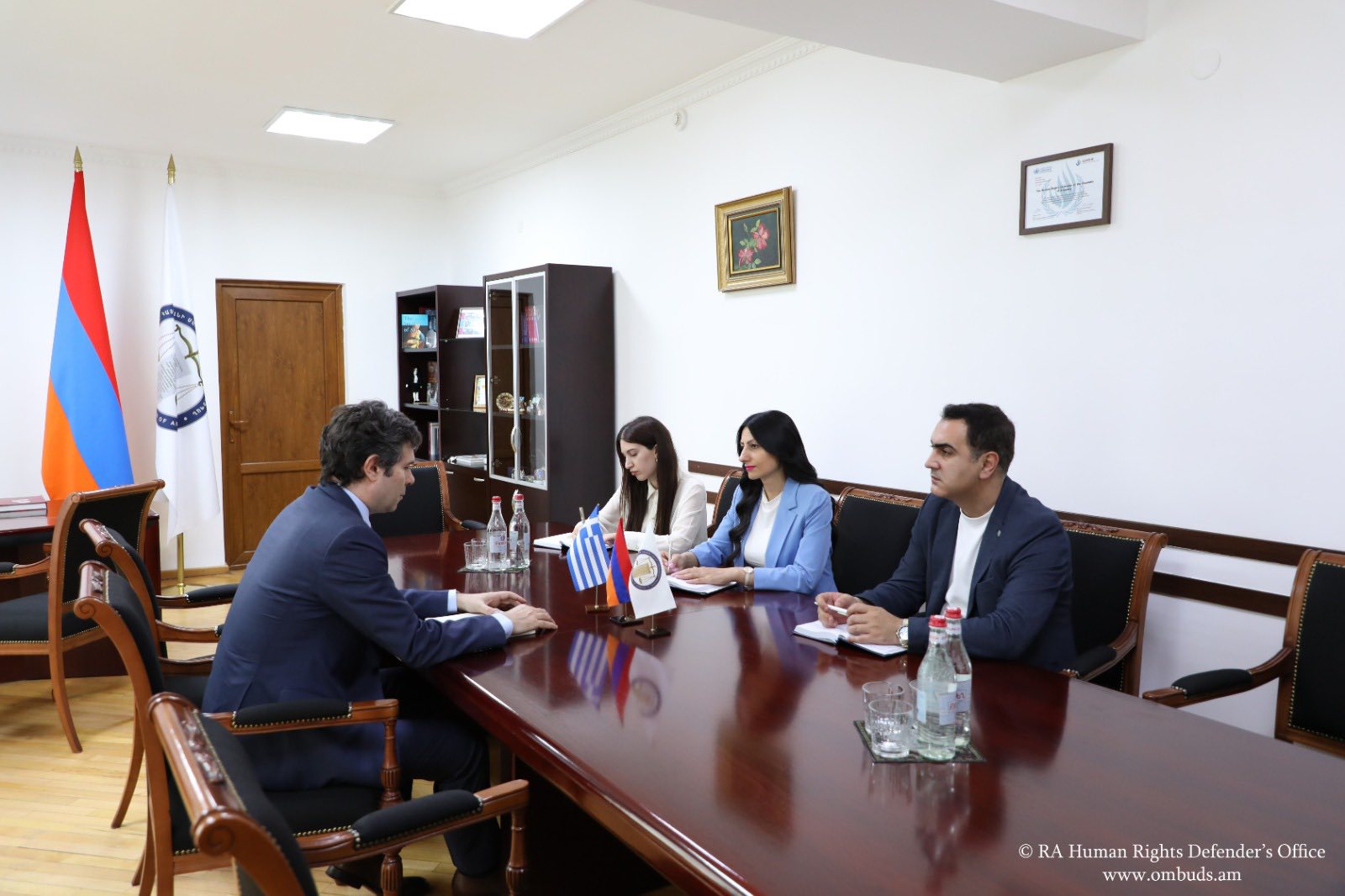 ՄԻՊ-ը և ՀՀ-ում Հունաստանի դեսպանը քննարկել են ԼՂ-ից բռնի տեղահանված անձանց իրավունքների պաշտպանությանն առնչվող հարցեր