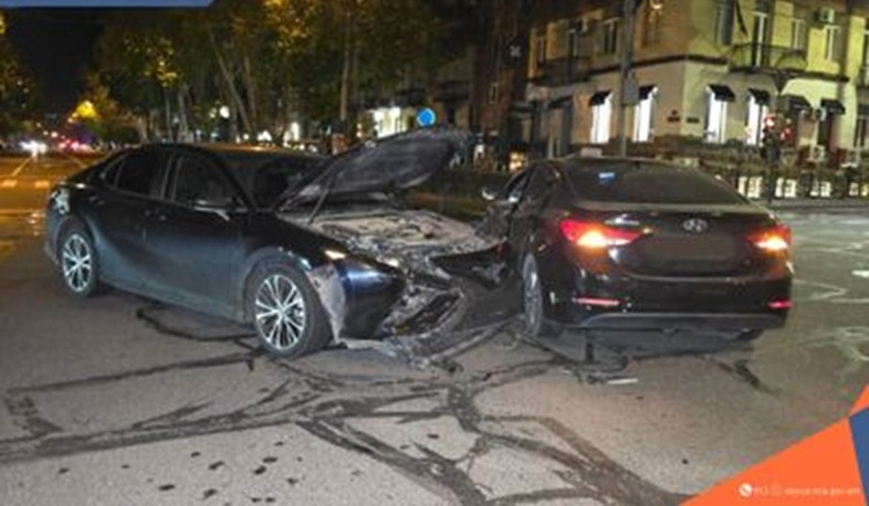 Նալբանդյան փողոցի և Սայաթ-Նովա պողոտայի խաչմերուկում մեքենաներ են բախվել․ կան տուժածներ