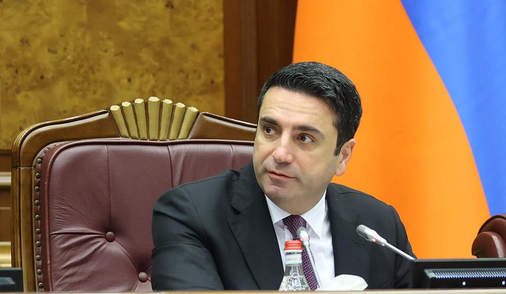 Քաղաքական կարծիքները կարելի է չկիսել, կարելի է վիճել, բայց գծեր կան, որոնք անցնել չի կարելի․ Ալեն Սիմոնյան