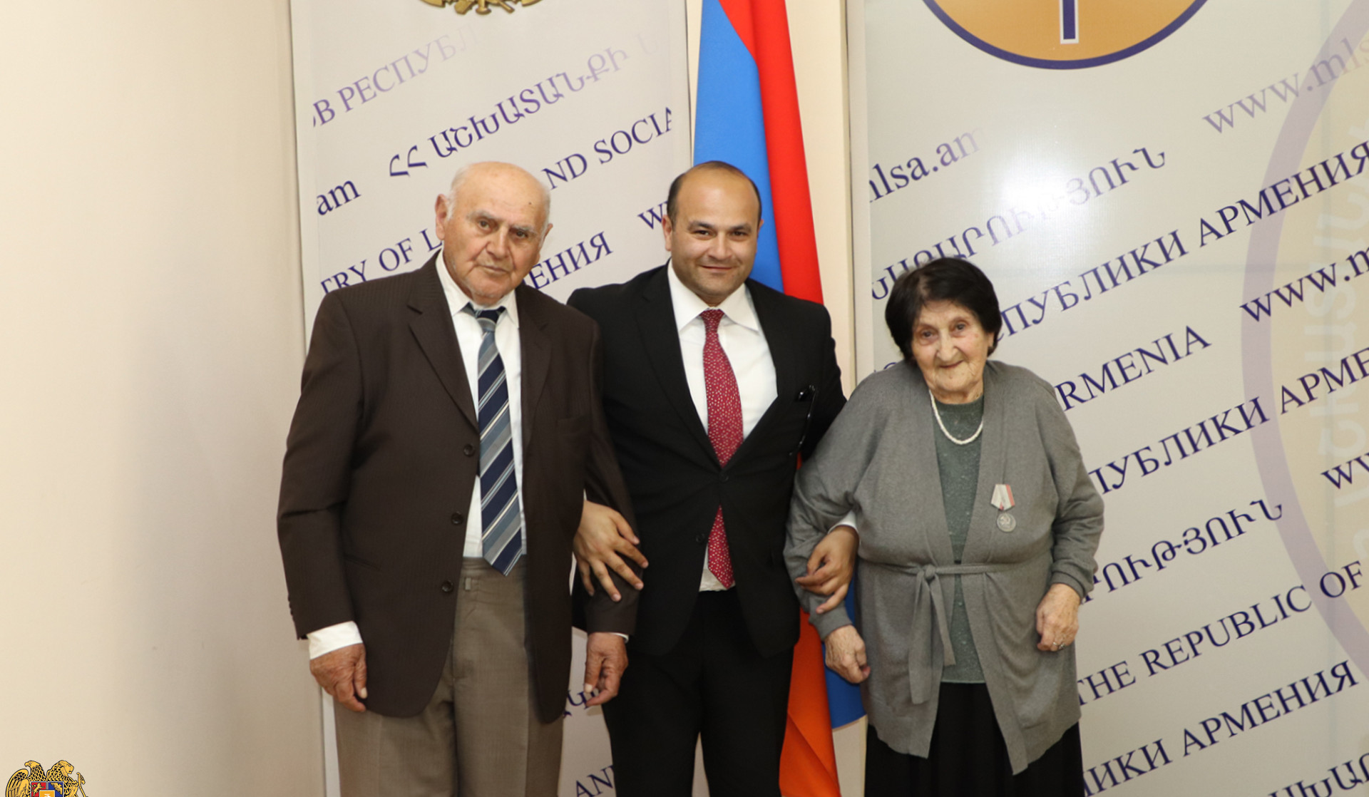 ԱՍՀ նախարար Նարեկ Մկրտչյանը հյուրընկալել է աշխատանքի վետերանների