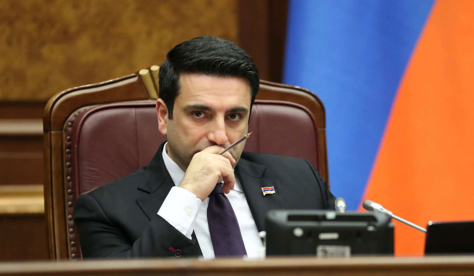 Обсуждения вокруг подписания мирного соглашения продолжаются: Ален Симонян