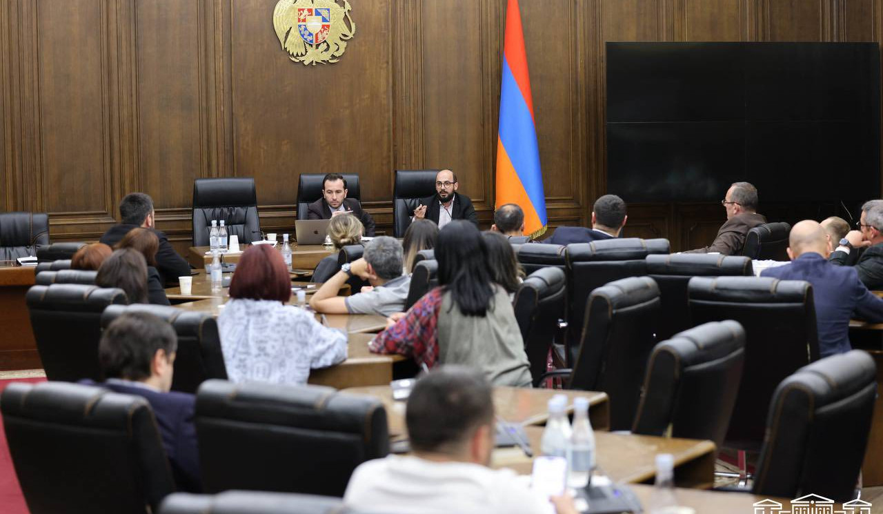 ԱԺ-ում տեղի է ունեցել «Քաղաքացիական պայմանագիր» խմբակցության նիստ