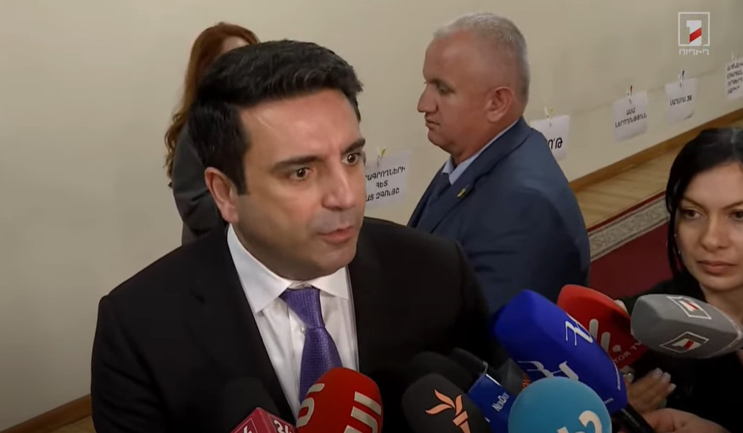 Որևիցե կապ ՔՊ կուսակցությունը չունի. Ալեն Սիմոնյանը՝ Գյումրու ավագանու անդամի՝ մանդատը վայր դնելու որոշման մասին