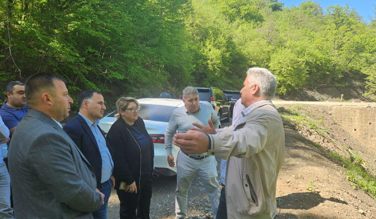 Քննարկվել են Իծաքար-Գանձաքար ճանապարհին՝ Հախում գետի վրա կառուցվելիք կամրջի հետ կապված հարցեր