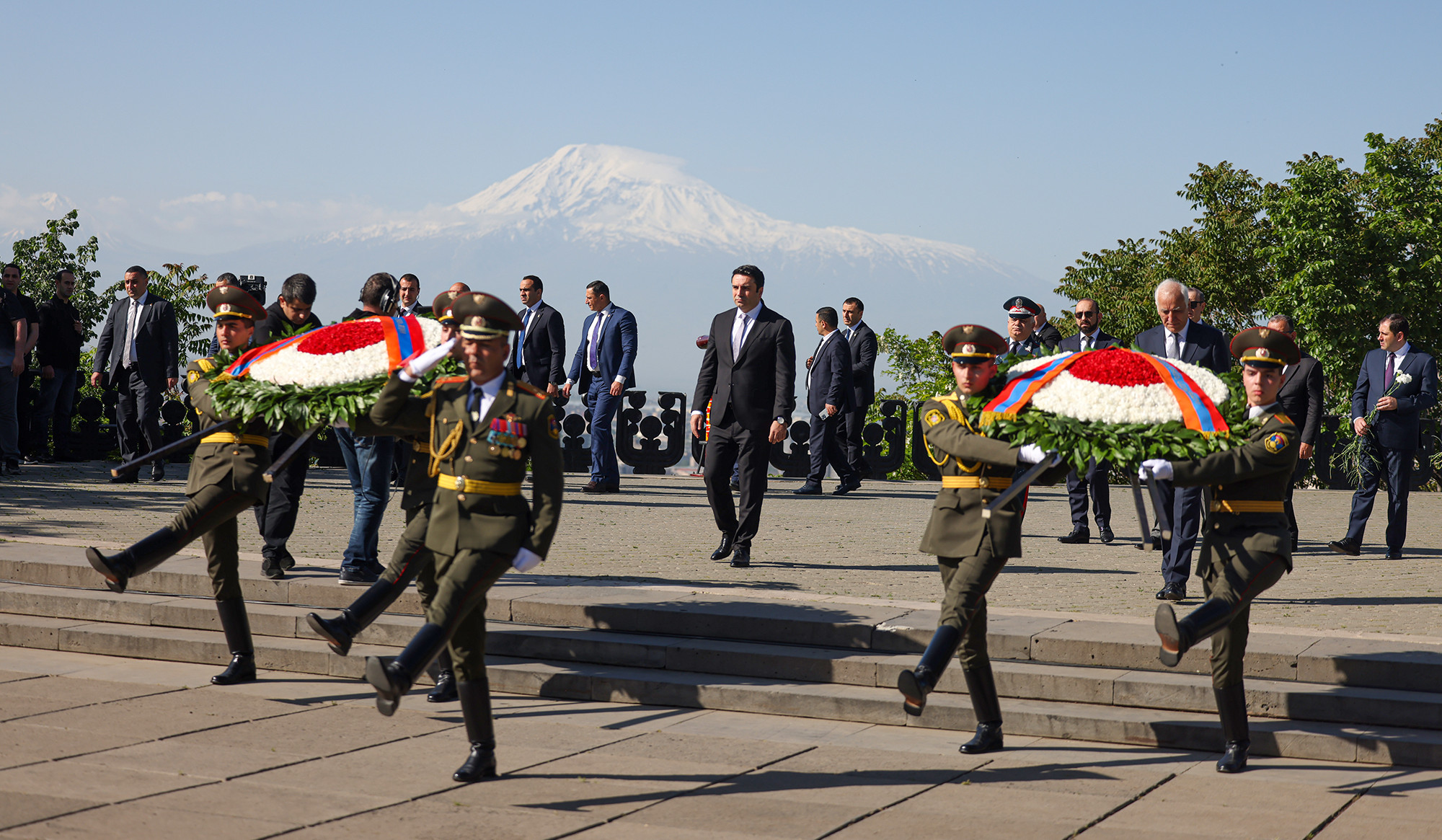 Alen Simonyan, along with President of Armenia and other high-ranking officials, visited Victory Park on occasion of Victory and Peace Day