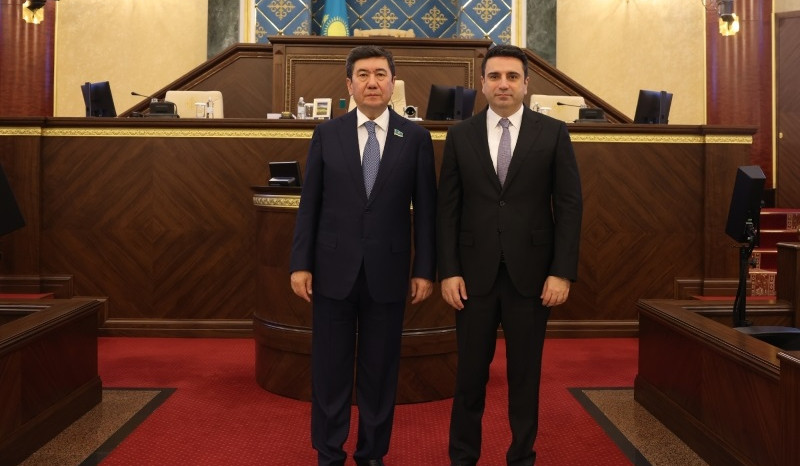 Alen Simonyan qazaxıstanlı həmkarını Ermənistana rəsmi səfərə dəvət edib