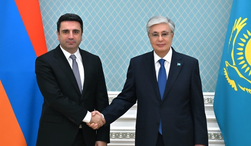 Alen Simonyan və Kasım-Jomart Tokayev regional inkişaflarla bağlı məsələləri müzakirə ediblər