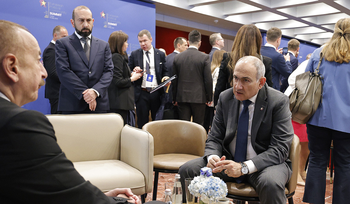 Никол Пашинян и Ильхам Алиев подчеркнули важность согласования текста мирного соглашения между Арменией и Азербайджаном