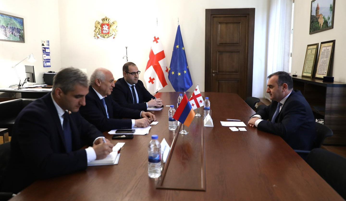 Վրաստանում ՀՀ դեսպանը Կախա Օքրոջանաշվիլիի հետ քննարկել է միջխորհրդարանական փոխգործակցությանն առնչվող հարցեր