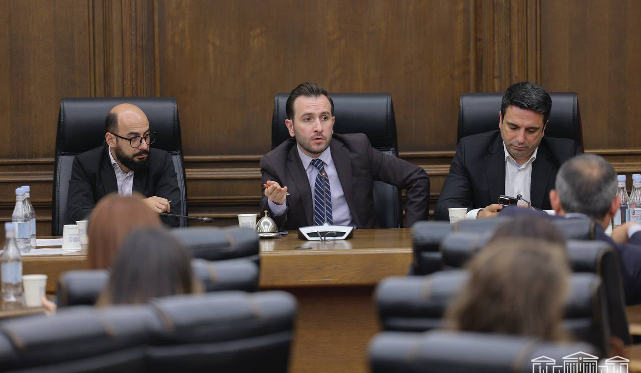 ԱԺ-ում տեղի է ունեցել «Քաղաքացիական պայմանագիր» խմբակցության նիստ