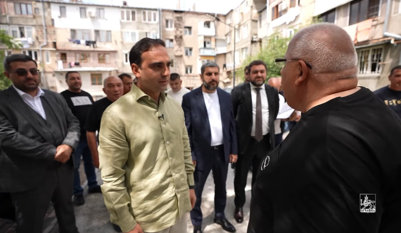 2025-ին Ավանում կկառուցվի ու կբարեկարգվի 12 բակային տարածք․ Տիգրան Ավինյան