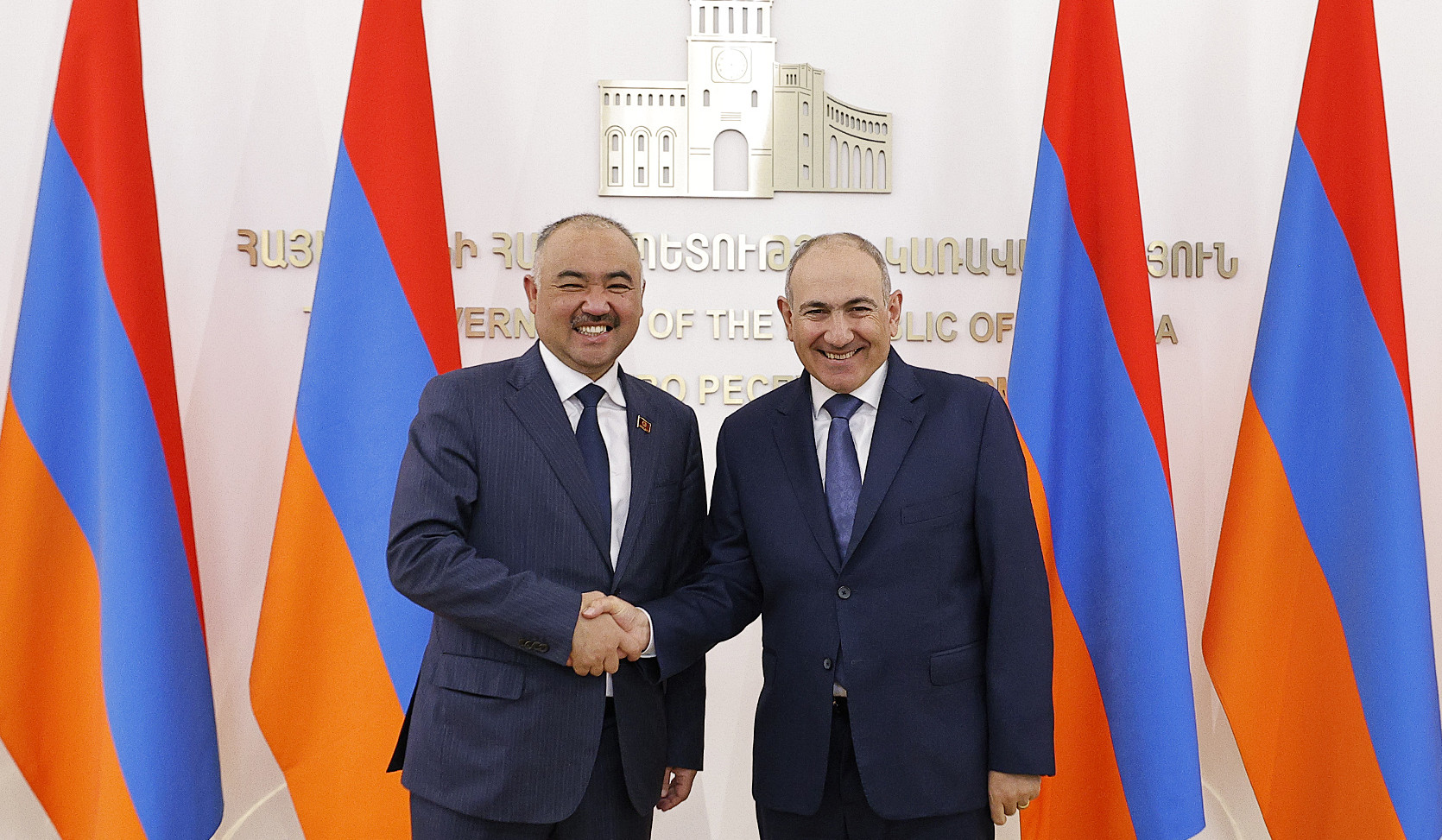 Премьер-министр принял делегацию во главе с председателем парламента Кыргызстана