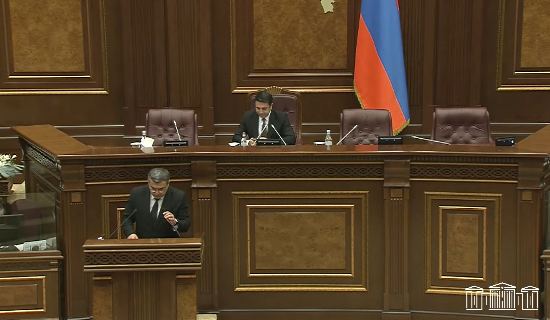 Տրանսպորտային միջոցների հայելիների, լուսարձակների, համարանիշների գողությունը կդառնա միջին ծանրության հանցանք, պատիժը խստացվում է. նախագիծ