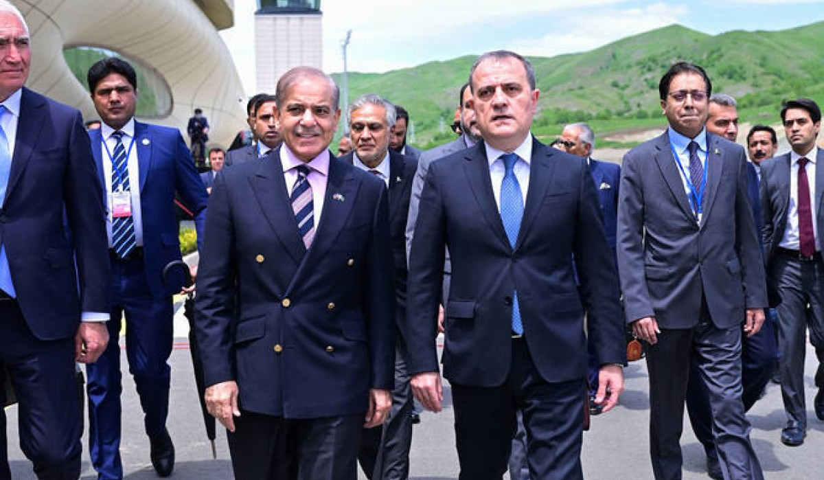 Премьер-министр Пакистана прибыл в Азербайджан