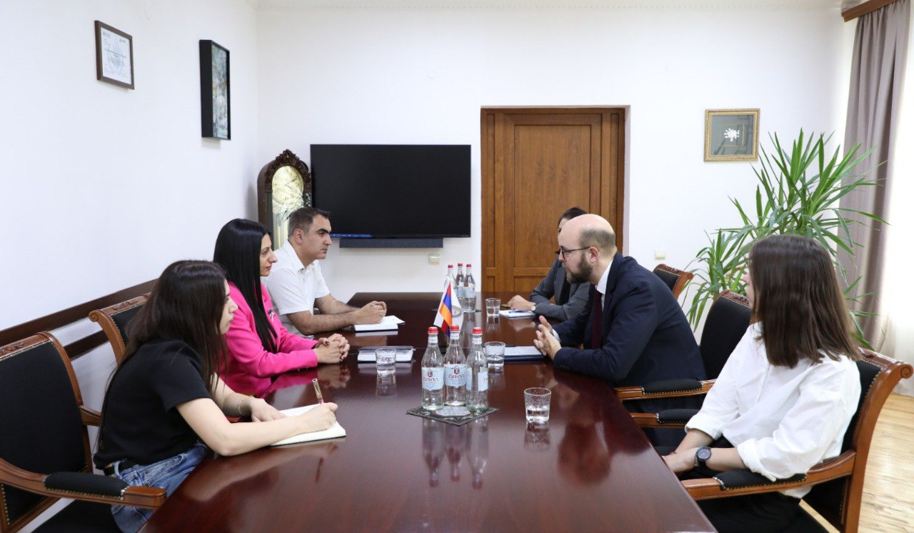 Քննարկվել են հասարակության խոցելի խմբերի իրավունքների պաշտպանությանը վերաբերելի հարցեր. հանդիպում Պաշտպանի հետ