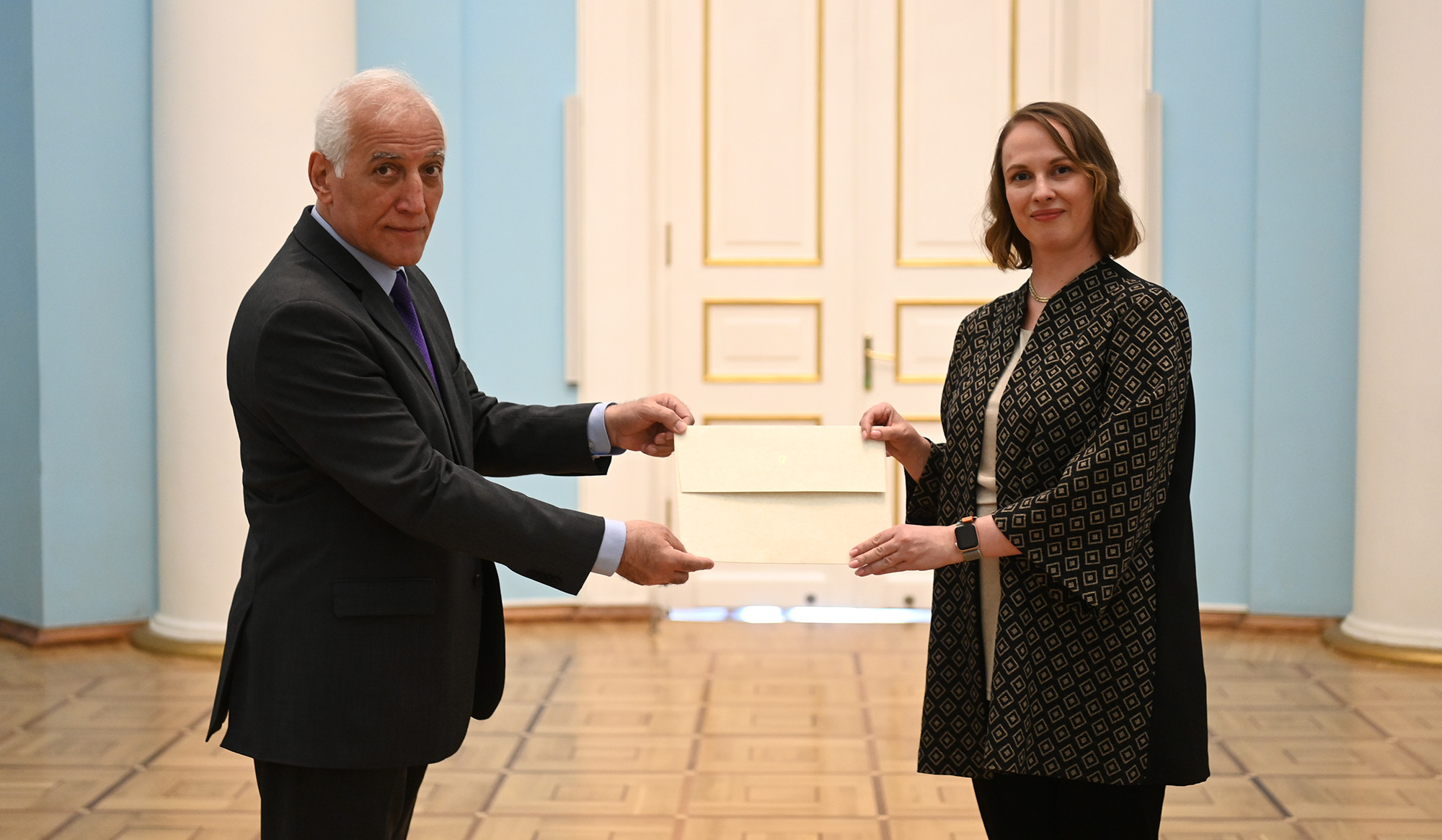 Նախագահ Խաչատուրյանին իր հավատարմագրերն է հանձնել Հայաստանում Իռլանդիայի նորանշանակ դեսպանը