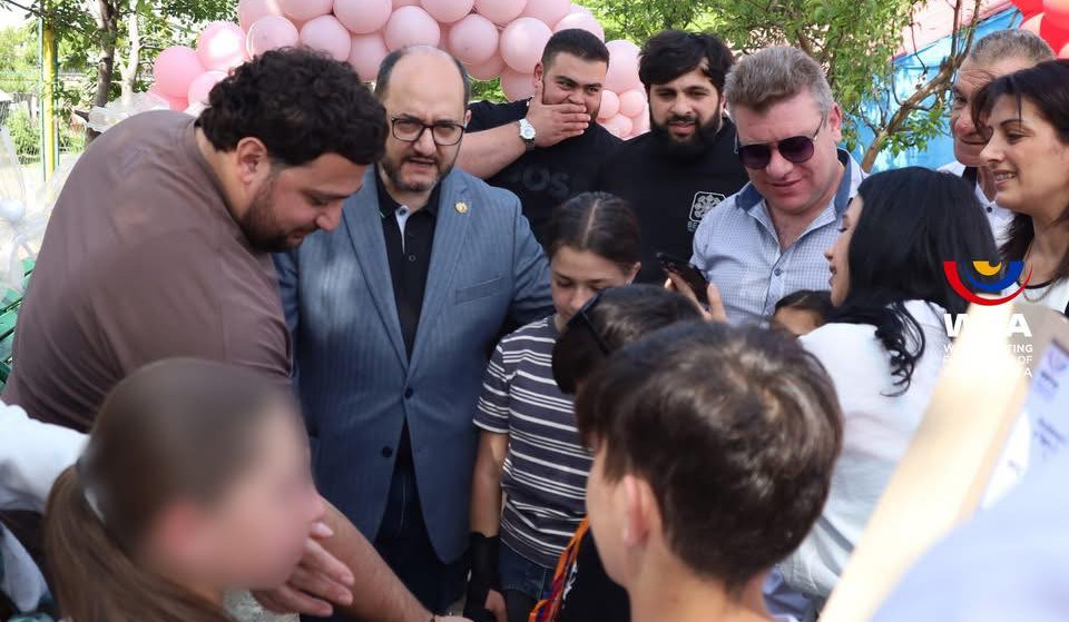 Ծանրամարտի տղամարդկանց թիմի անդամներն անակնկալ են մատուցել մանկատներից մեկի փոքրիկներին