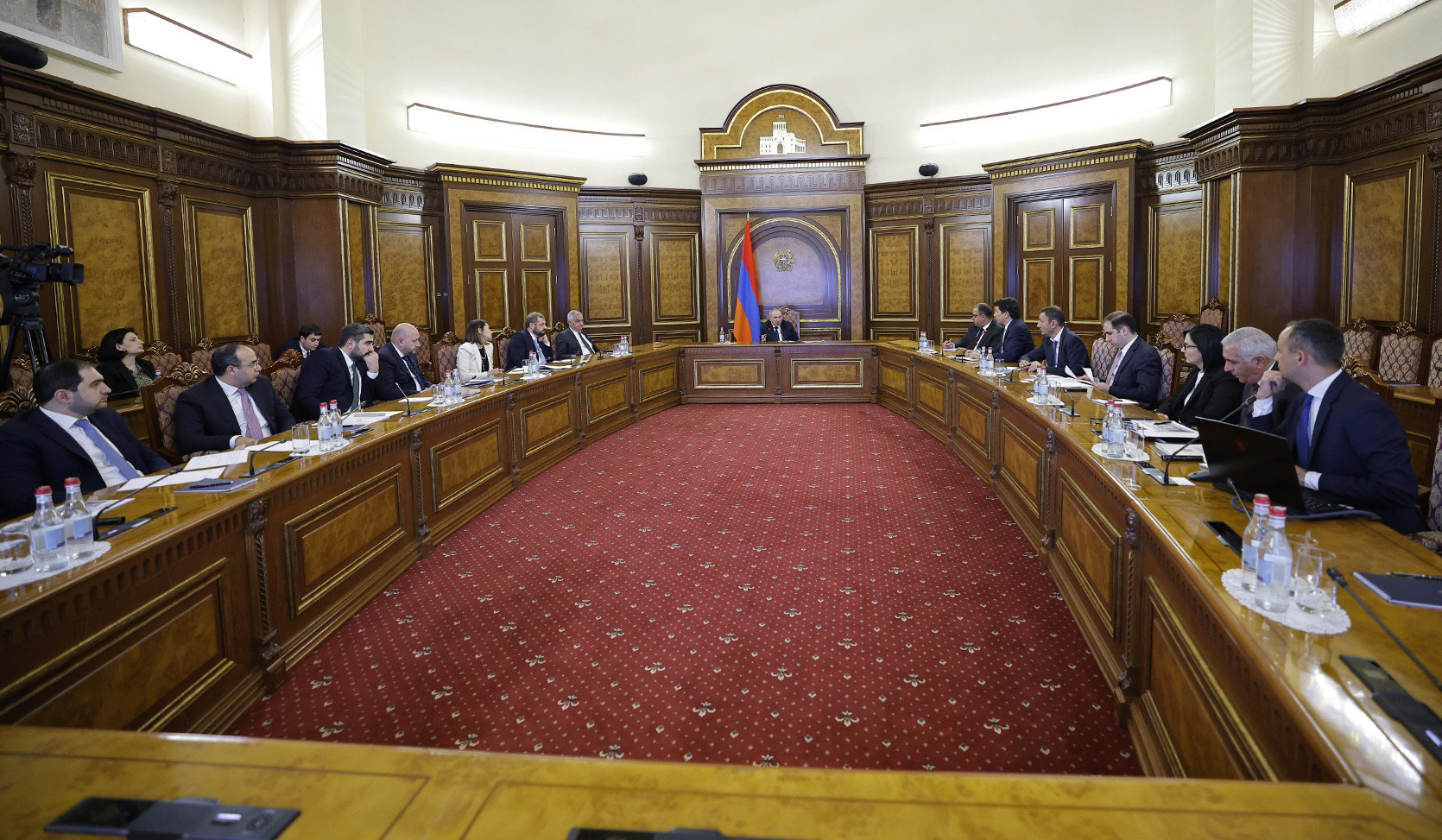 Նիկոլ Փաշինյանի գլխավորությամբ տեղի է ունեցել խորհրդակցություն՝ նվիրված անկանխիկ գործառնությունների խթանման հարցերին