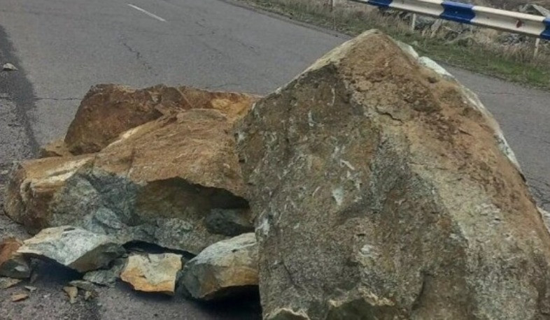 Աղվանի-Լծեն ավտոճանապարհի 20-րդ կմ-ը քարաթափման հետևանքով դարձել է միակողմանի երթևեկելի