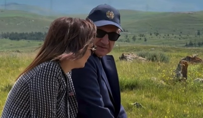 Վարչապետը տիկնոջ հետ այցելել է Զորաց քարեր