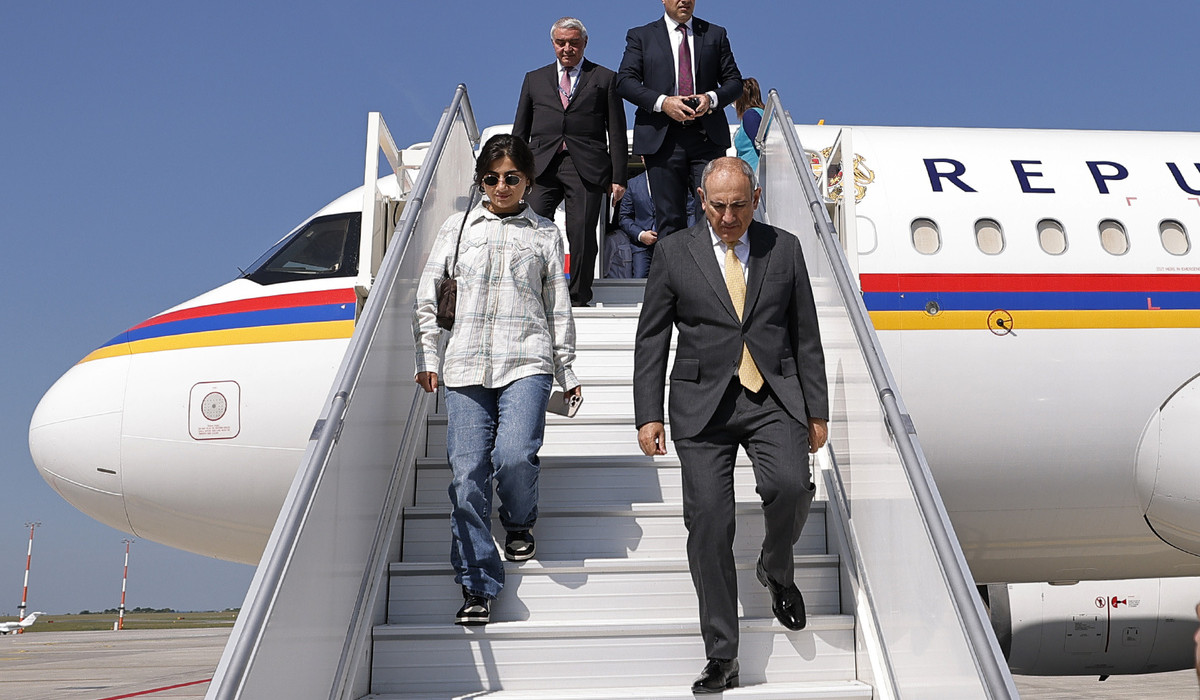 Премьер-министр прибыл в Прагу