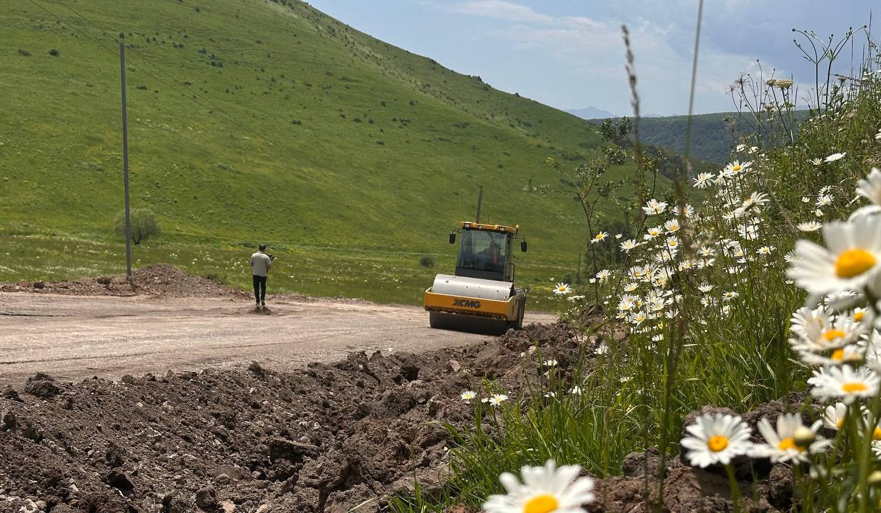 ՀՀ պետբյուջեի միջոցներով ընթացքի մեջ են Վերիշեն-Խոզնավար ճանապարհի հիմնանորոգման աշխատանքները