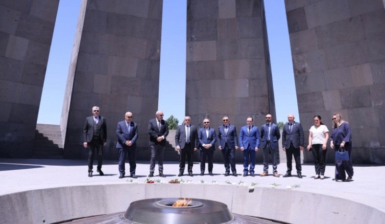 Վրաստանի խորհրդարանի մշակույթի հանձնաժողովի նախագահ Գիորգի Գաբունյայի գլխավորած պատվիրակությունն այցելել է Ծիծեռնակաբերդի հուշահամալիր