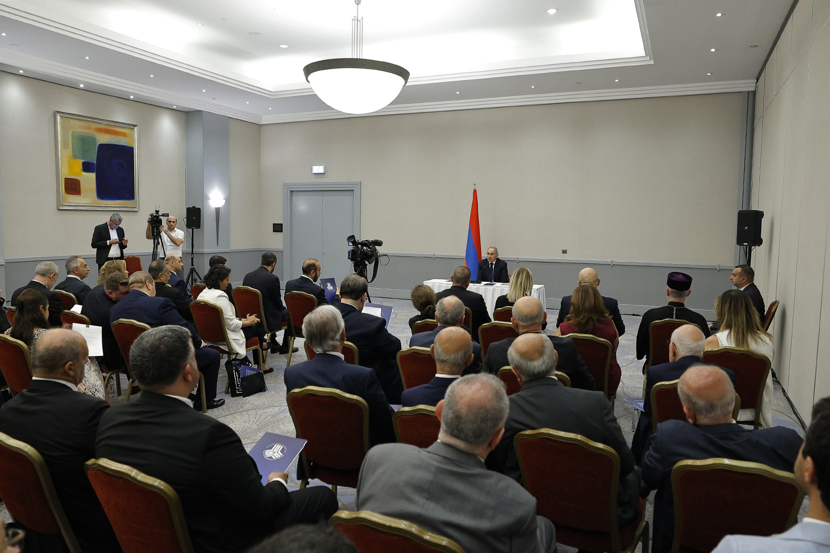 Türkiyədəki erməni icmasının nümayəndələri ilə maraqlı görüşümüz və məhsuldar müzakirəmiz oldu: Nikol Paşinyan