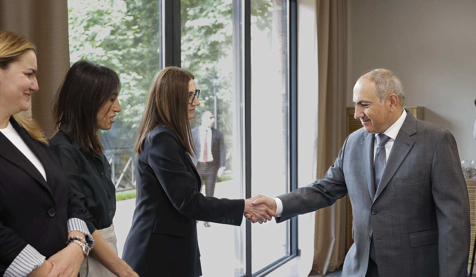 Prime Minister discussed issues related to economic policy and investment promotion with members of American Chamber of Commerce