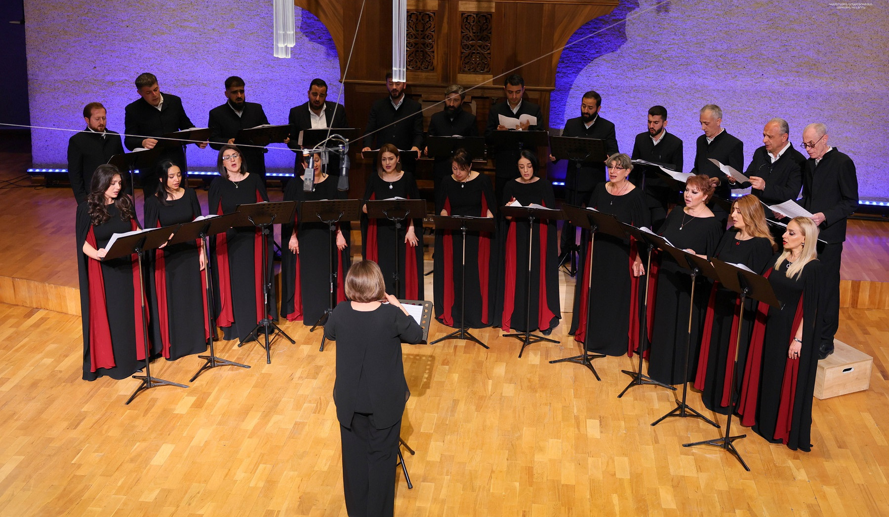 Երևանի պետական կամերային երգչախումբը Սերբիայում արժանացել է Կայսր Կոնստանդին Մեծի շքանշանի