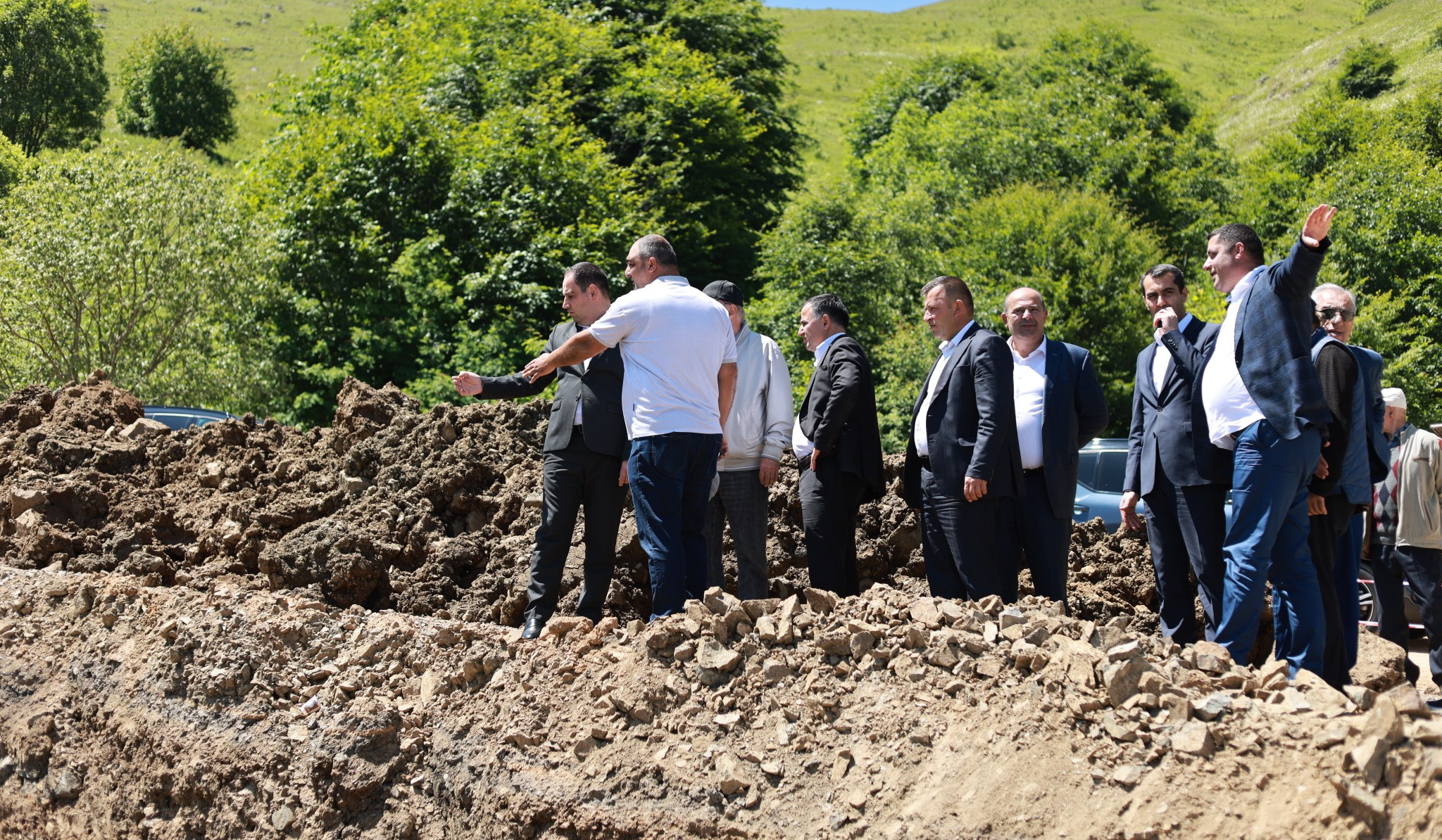 ՏԿԵ նախարարը Գեղարքունիքում և Տավուշում հետևել է ճանապարհների սողանքային փլուզված հատվածների վերականգնման աշխատանքներին