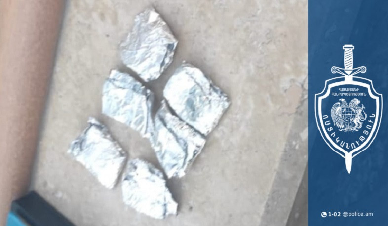 Այգավանցի երիտասարդի մեքենայի սրահում հայտնաբերվել է 6 փաթեթ շոկո