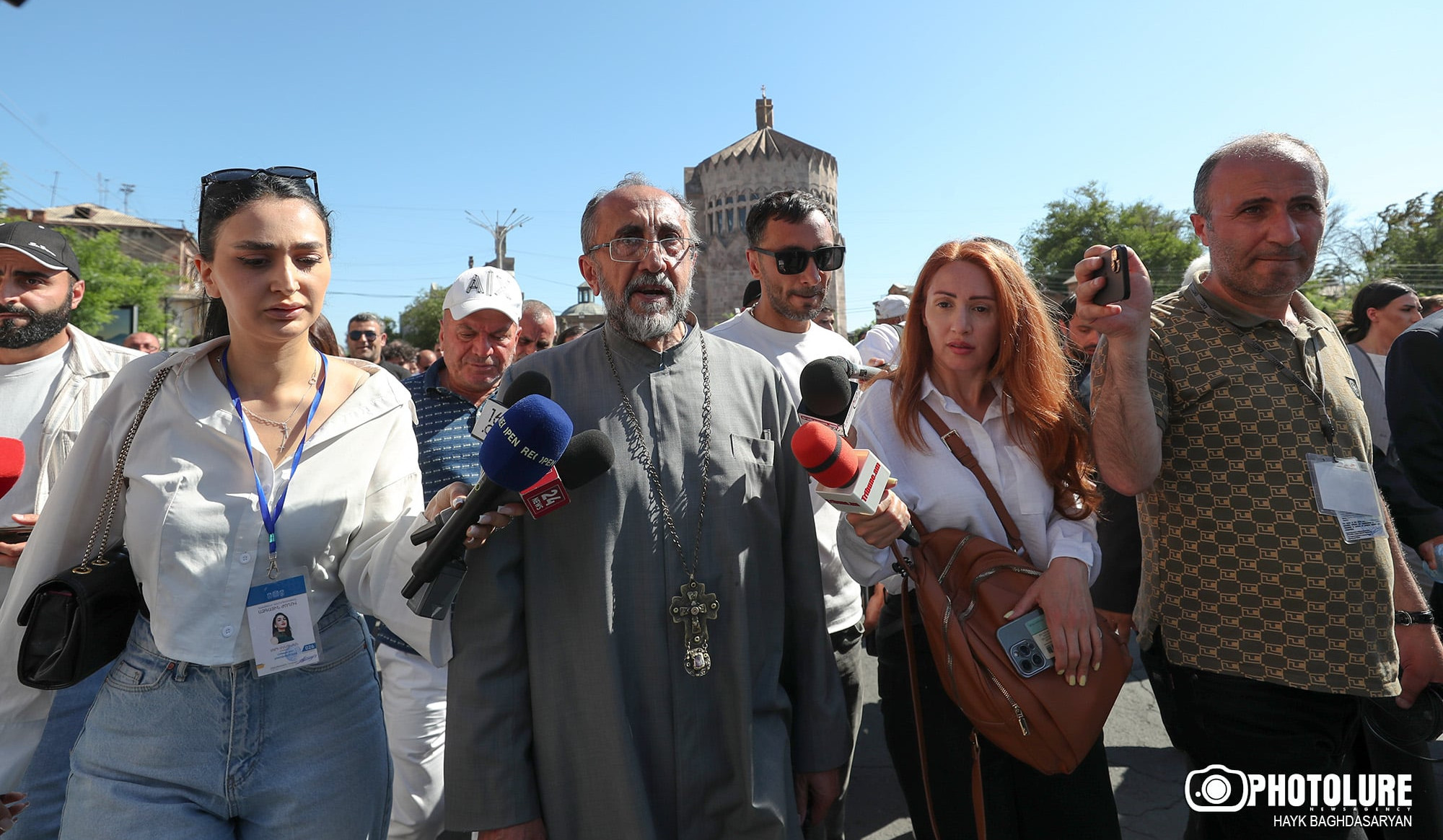 Միքայել Աջապահյանը Մայր Աթոռից ոտքով քայլում է ՔԿ