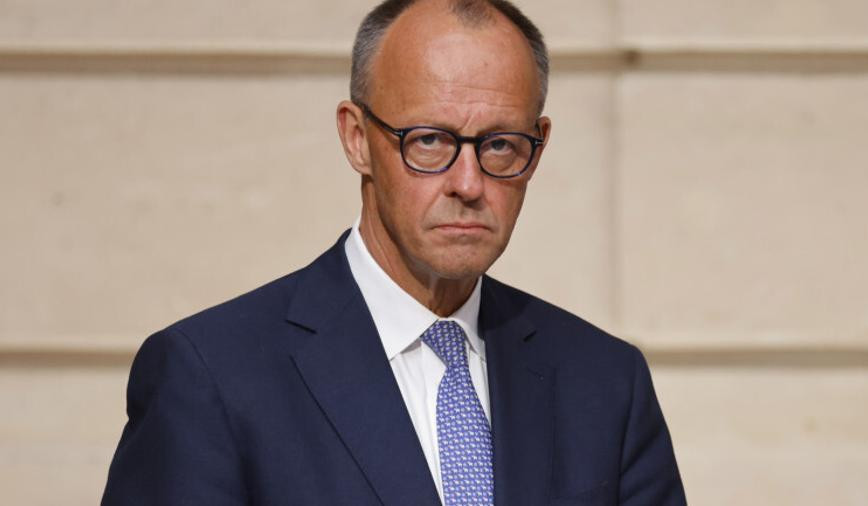 Евросоюзу следует заключить быстрое и простое торговое соглашение с Вашингтоном: Мерц