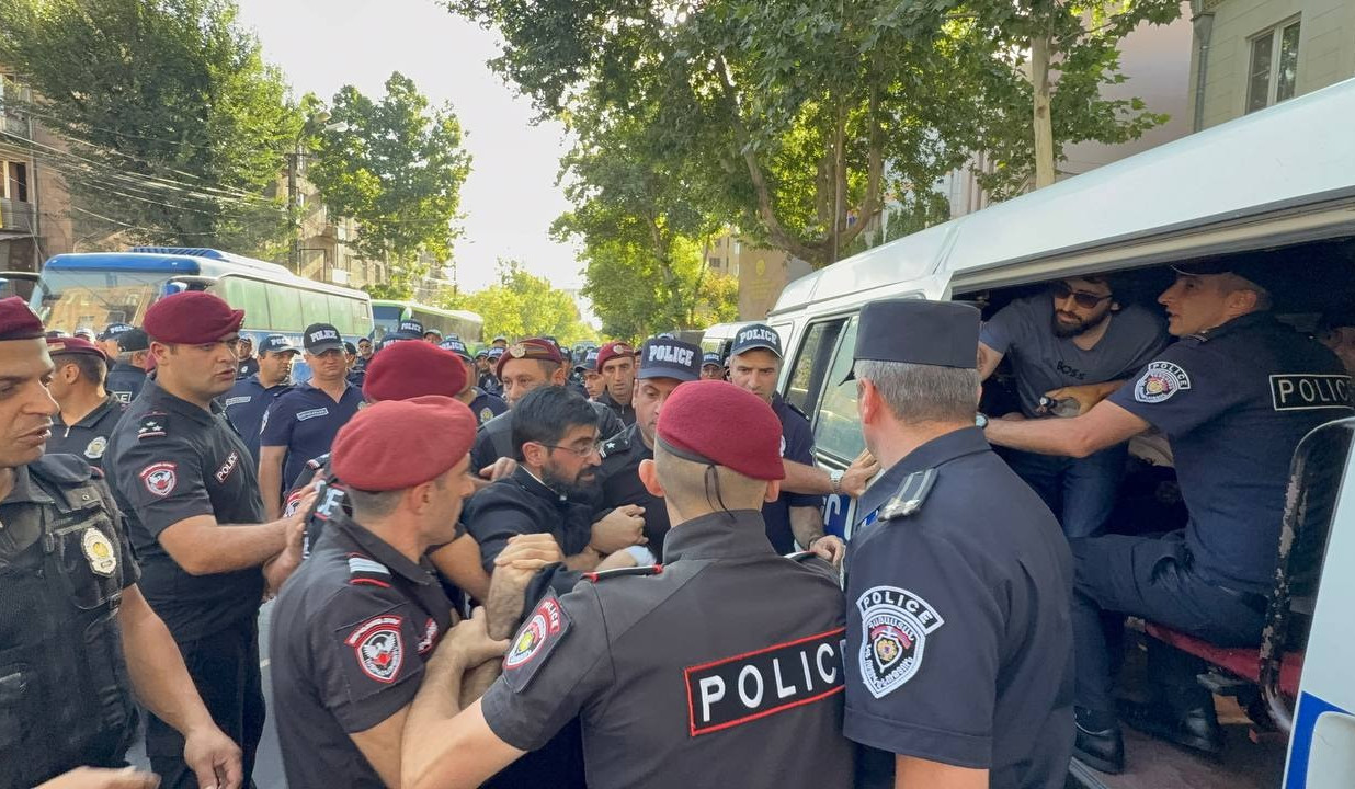 Մի խումբ անձինք ձերբակալվել և տեղափոխվել են Համայնքային ոստիկանության տարածքային ստորաբաժանումներ. ՆԳՆ