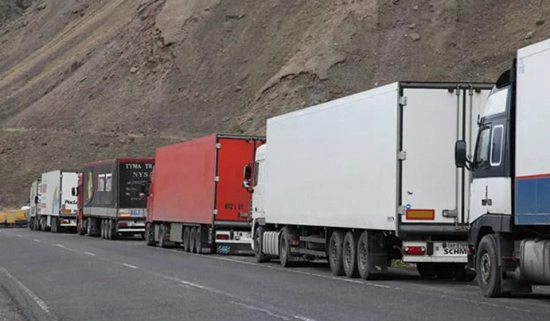 Վերջին 3 օրերին վրացական Գեզի մաքսակետից դուրս է եկել և Վերին Լարս է գնացել կոնյակով բեռնված 69 բեռնատար