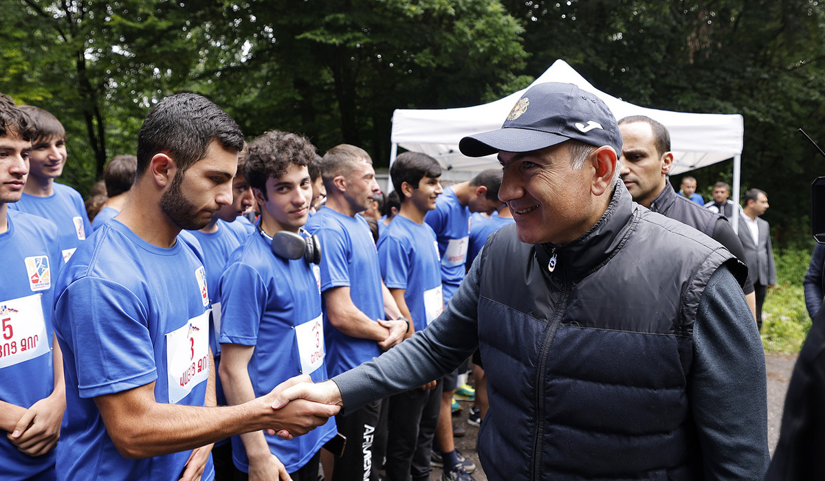 Նիկոլ Փաշինյանը ներկա է եղել «ՀՀ վարչապետի գավաթ» դպրոցականների թիմային խճուղավազքի մրցաշարի եզրափակիչ փուլին