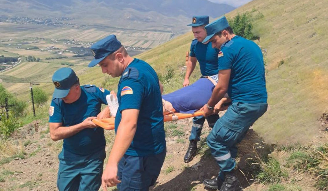 Թեժառույքի վանքի մոտակայքում քաղաքացին ընկել և վնասել է ոտքը․ օգնության են հասել փրկարարները