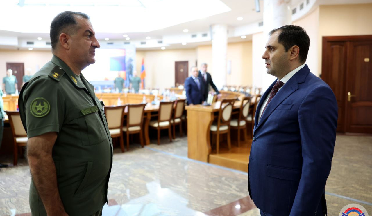 Սուրեն Պապիկյանը ՊՆ վարչական համալիրում հանդիպել է արտերկրում հավատարմագրված ՀՀ ռազմական կցորդների հետ