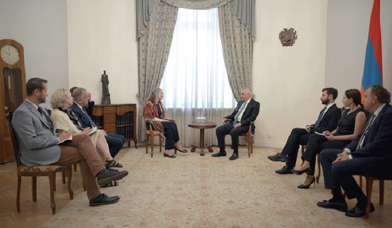 Mher Qriqoryan ER-Aİ əməkdaşlığının əsas gündəm istiqamətlərini Maqdalena Qronoya təqdim edib