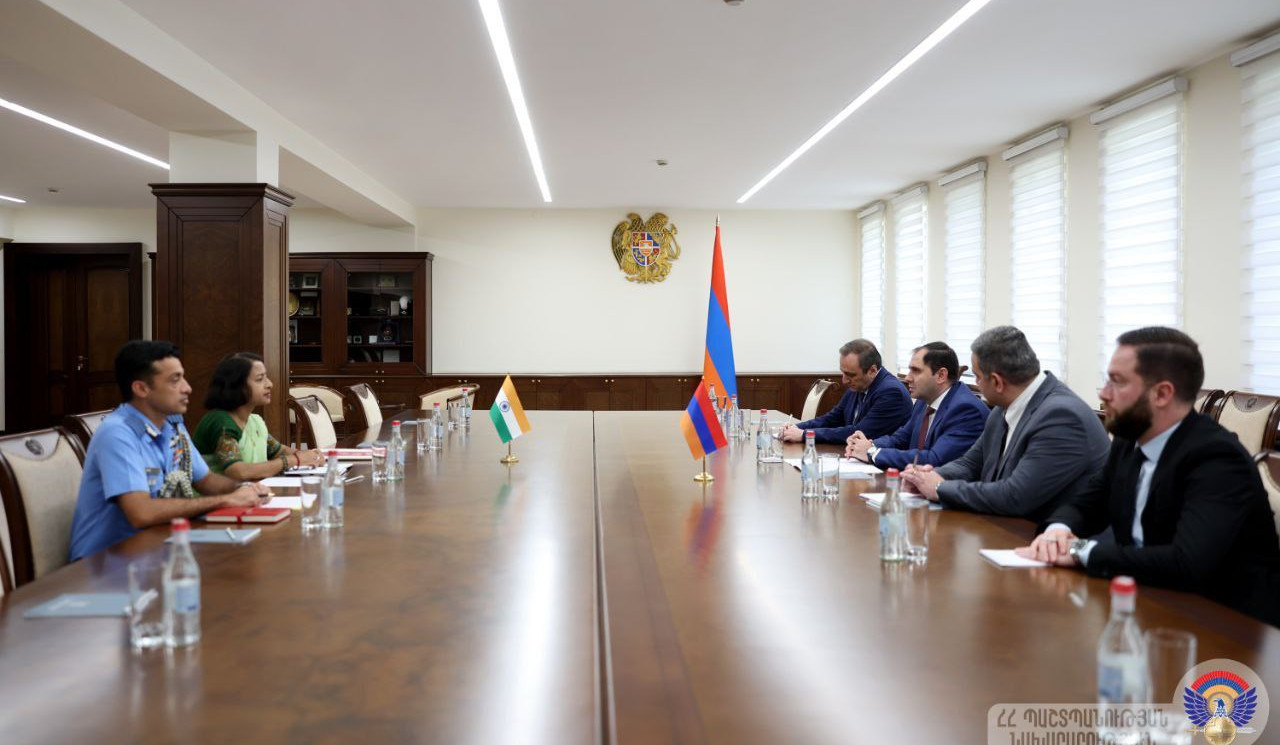 Պապիկյանն ու Հնդկաստանի դեսպանը քննարկել են պաշտպանության բնագավառում համագործակցությանն առնչվող հարցեր